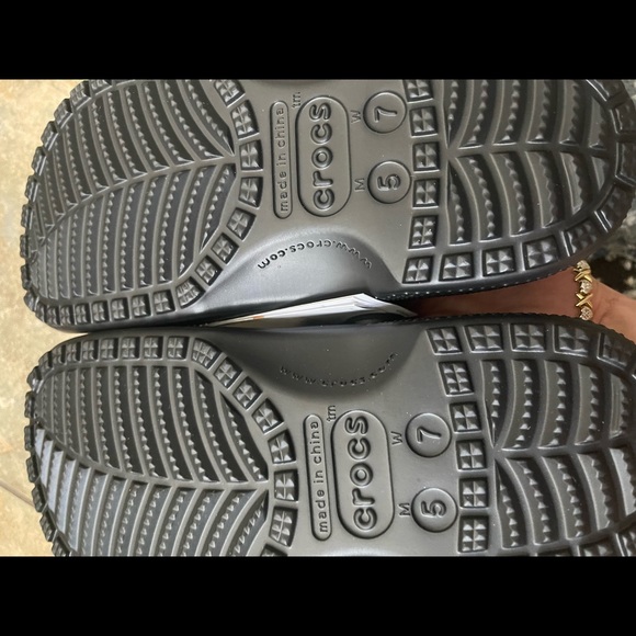 New exclusive limited peace crocs M5/W7 - Picture 9 of 11